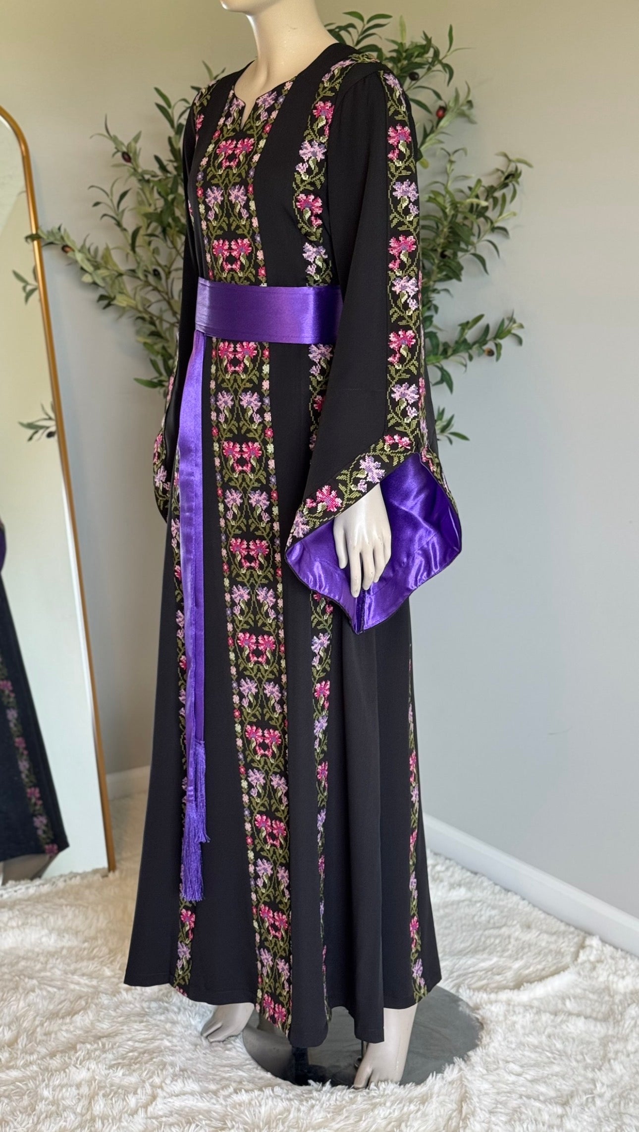 Black and purple embroidered dress/ thobe