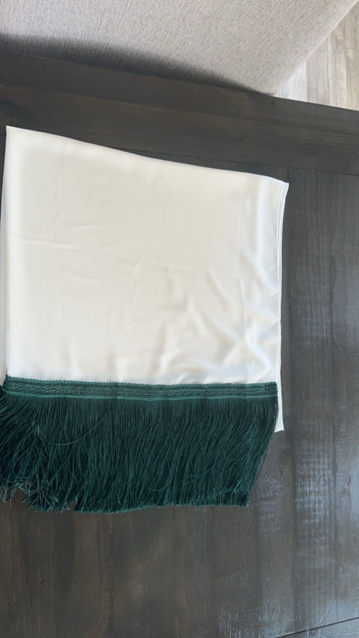 Cream scarf with dark green hadab
