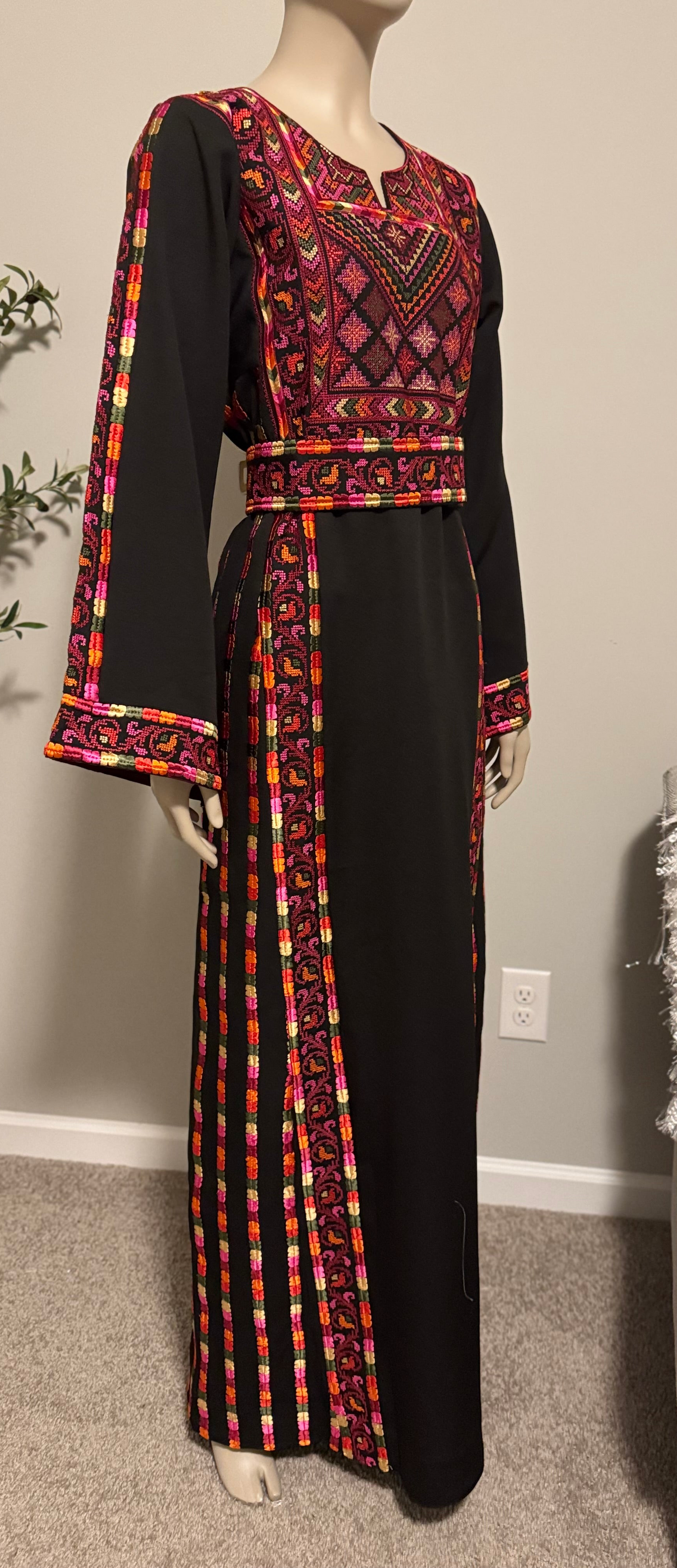 Black fabric Manajil thobe