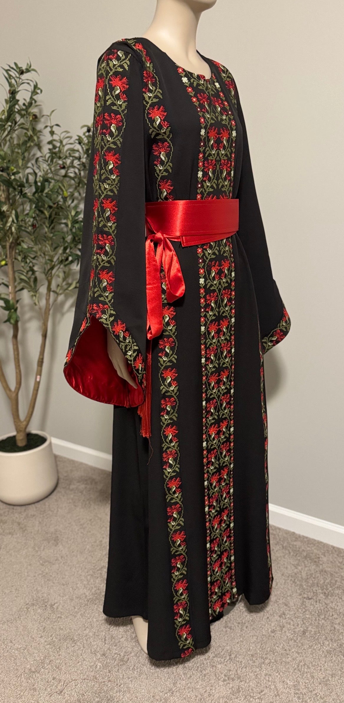 A beautiful black and red dress with fashionable sleeves.