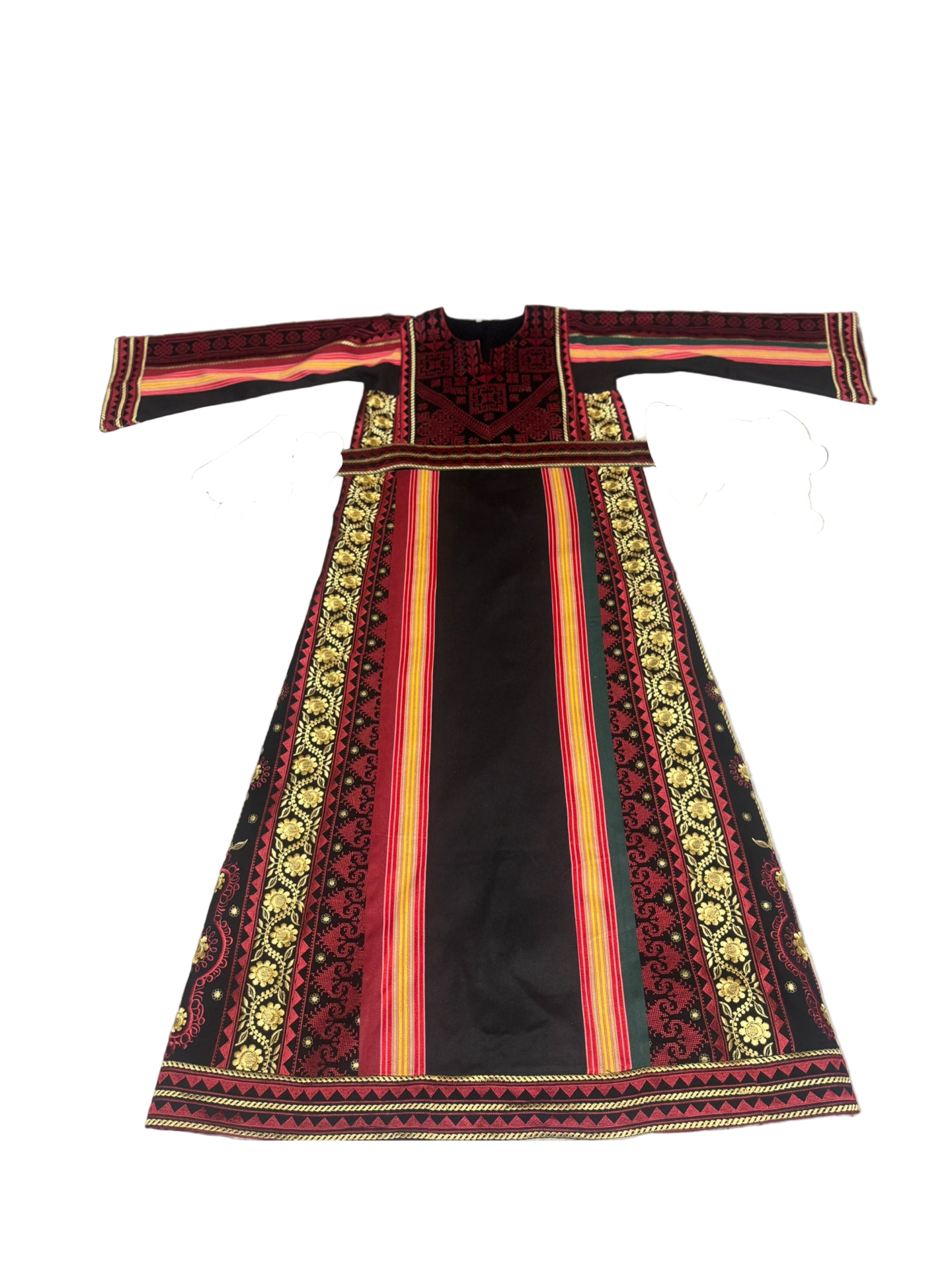 Black and Majdalwee with burgundy thobe