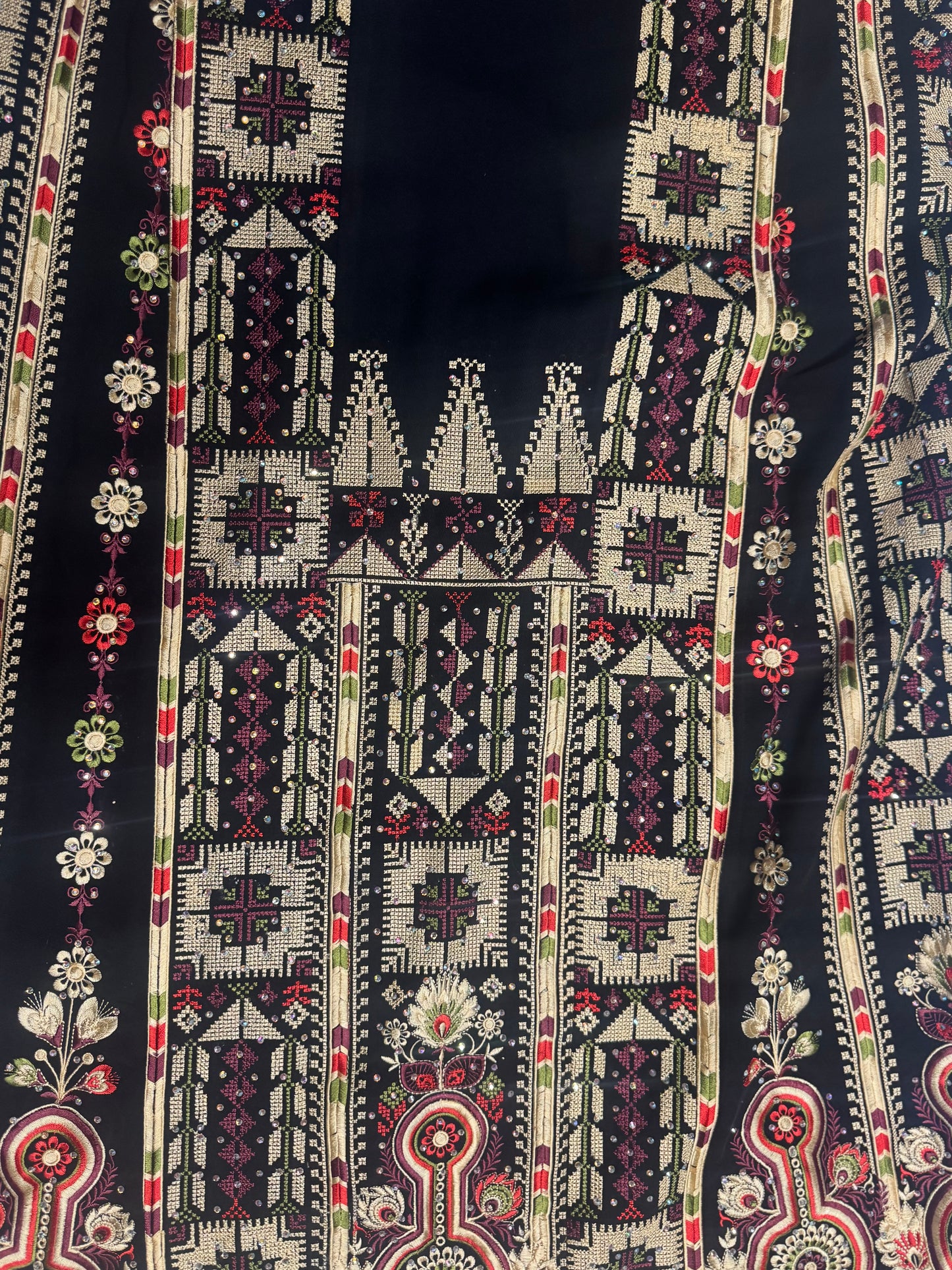 Black and beige thobe