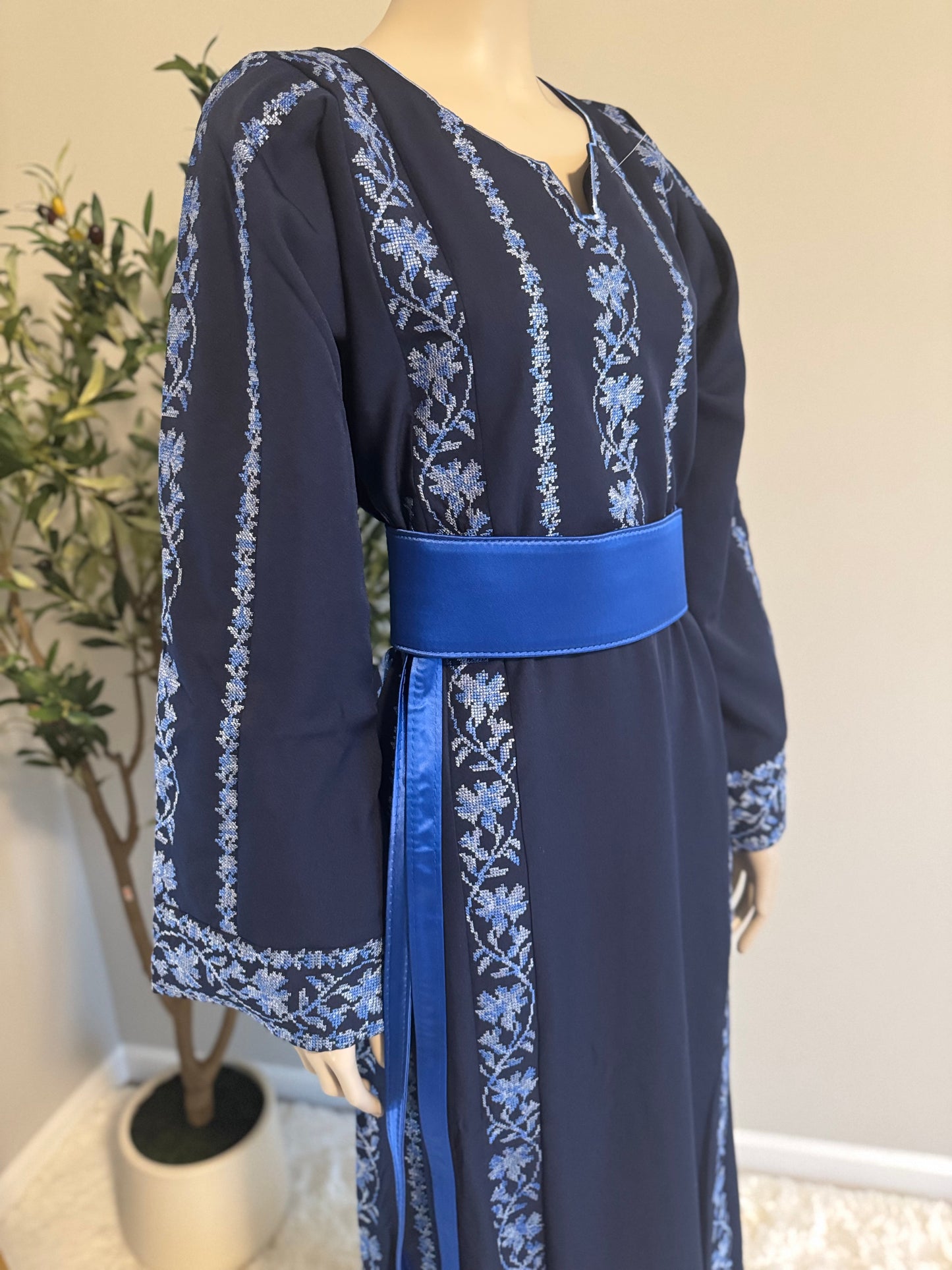 Navy blue embroidered thobe