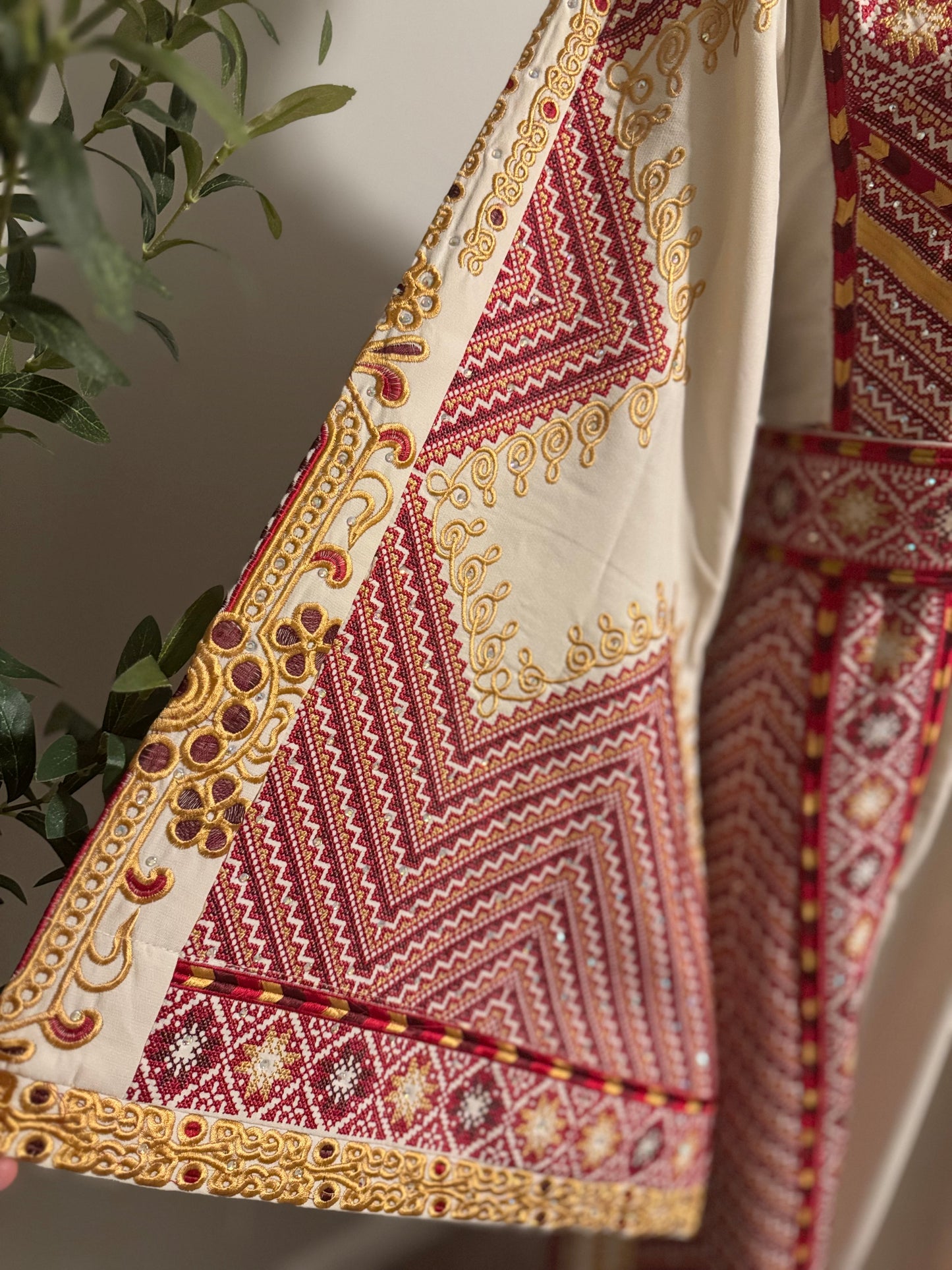 Cream fabric thobe with kassb