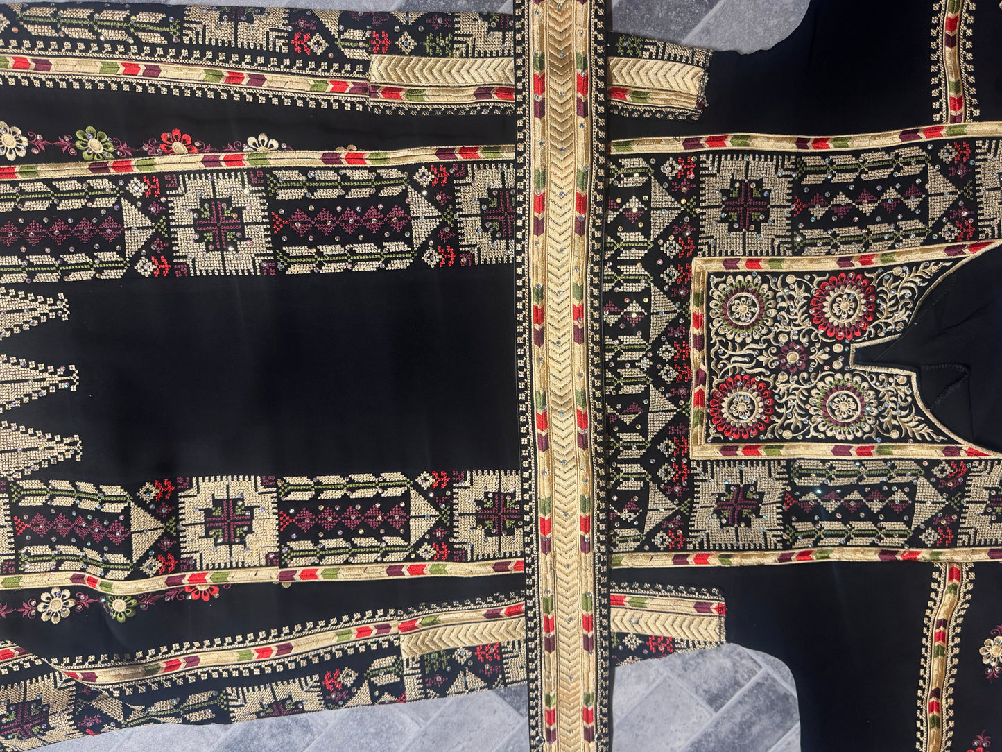 Black and beige thobe