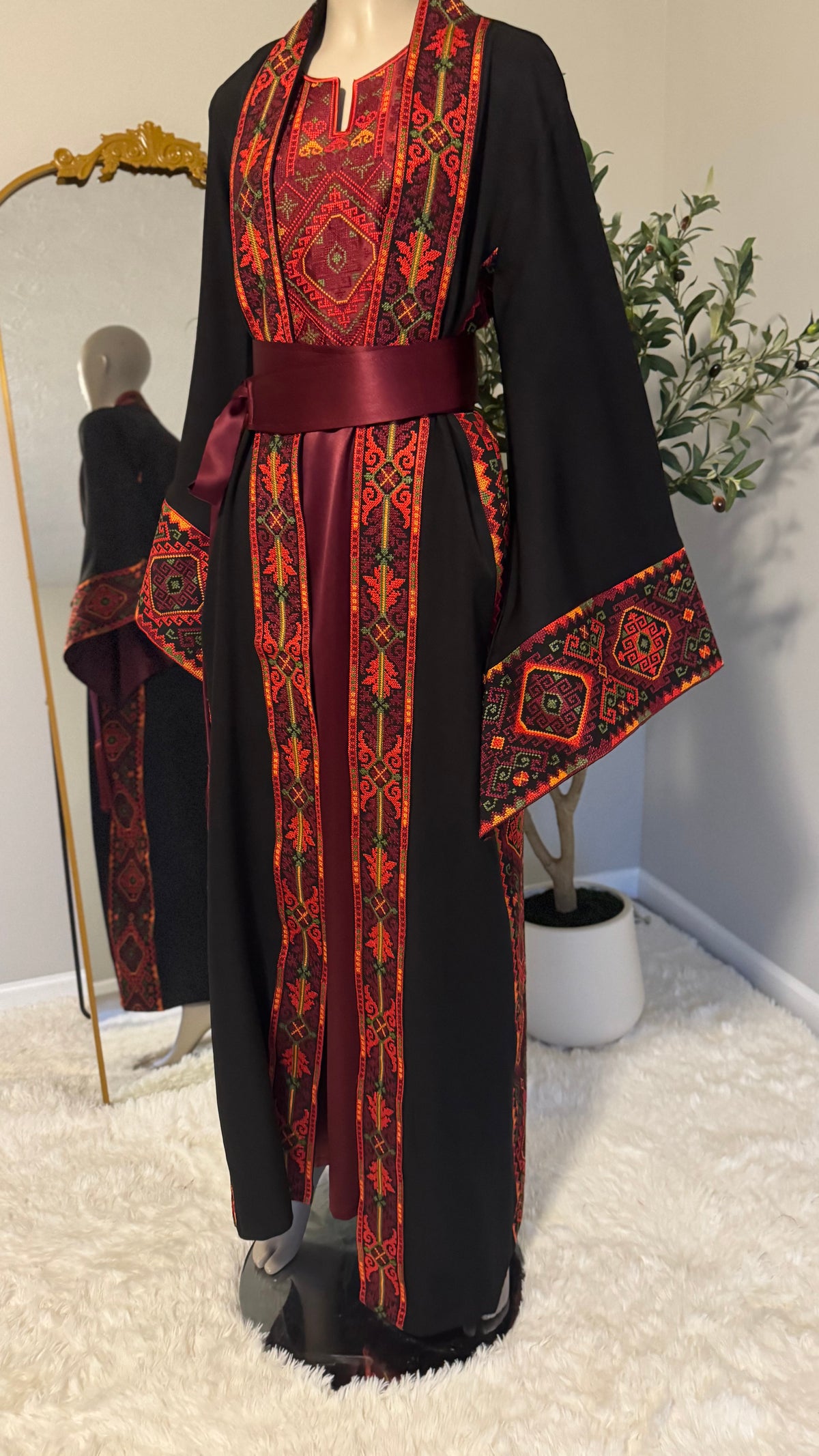 Black and burgundy two-piece abaya with a matching belt.