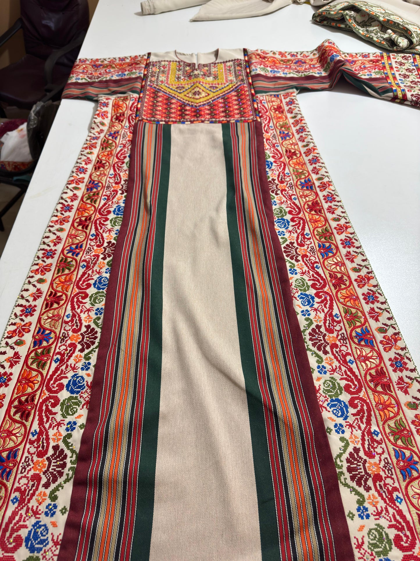 Beige Majdalwee thobe