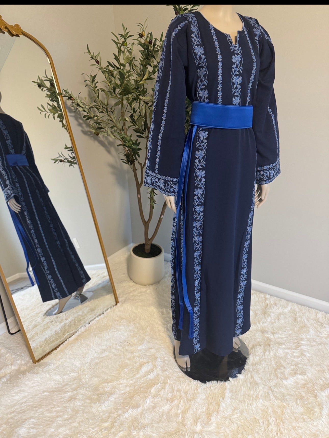 Navy blue embroidered thobe