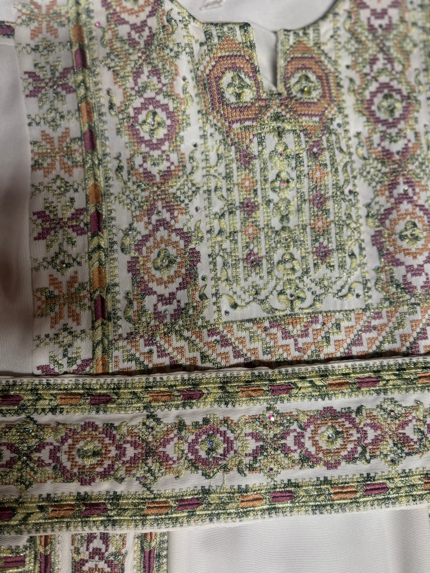 Off-white and pistachio embroidery tube thobe