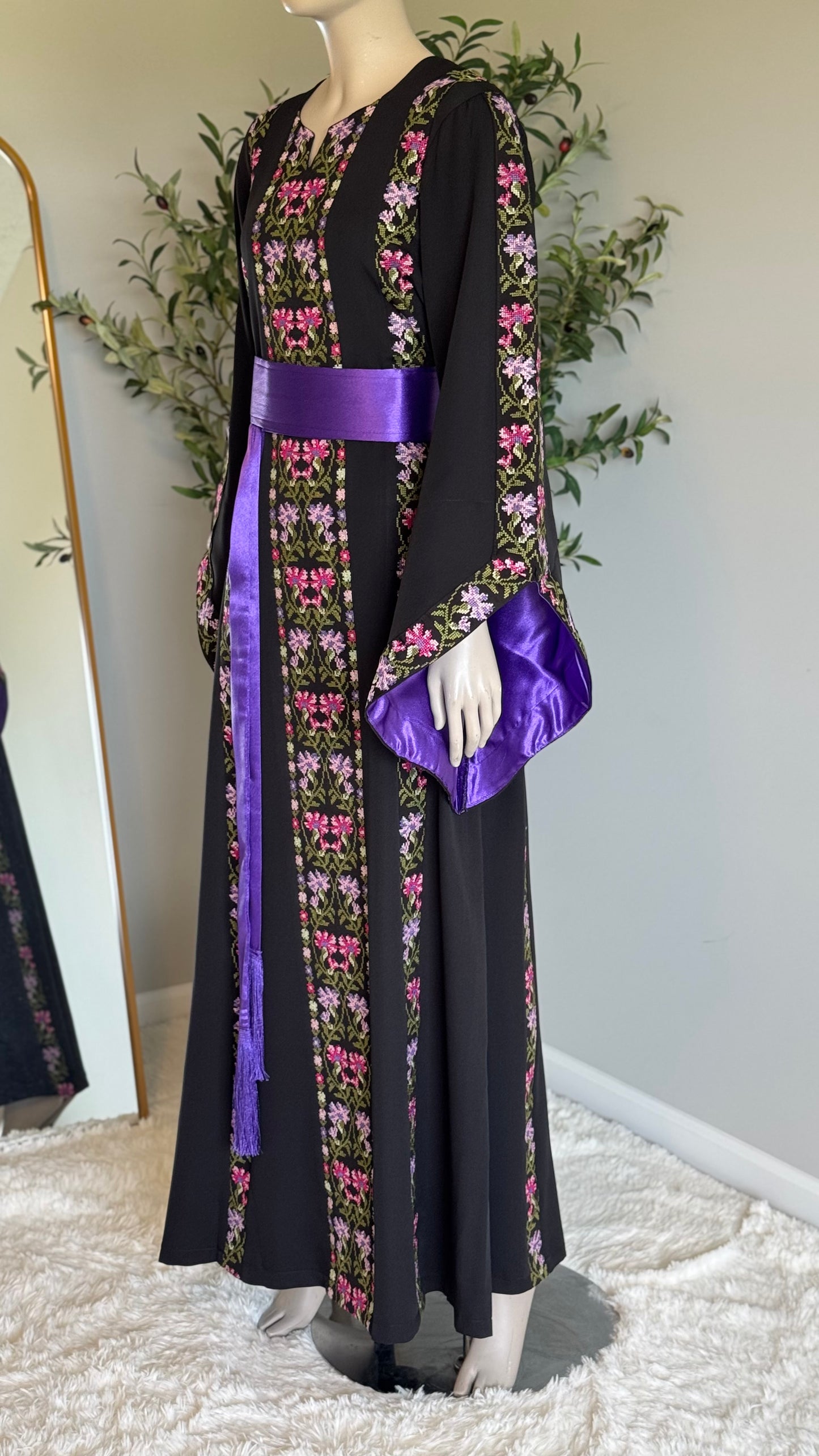 Black and purple embroidered dress/ thobe