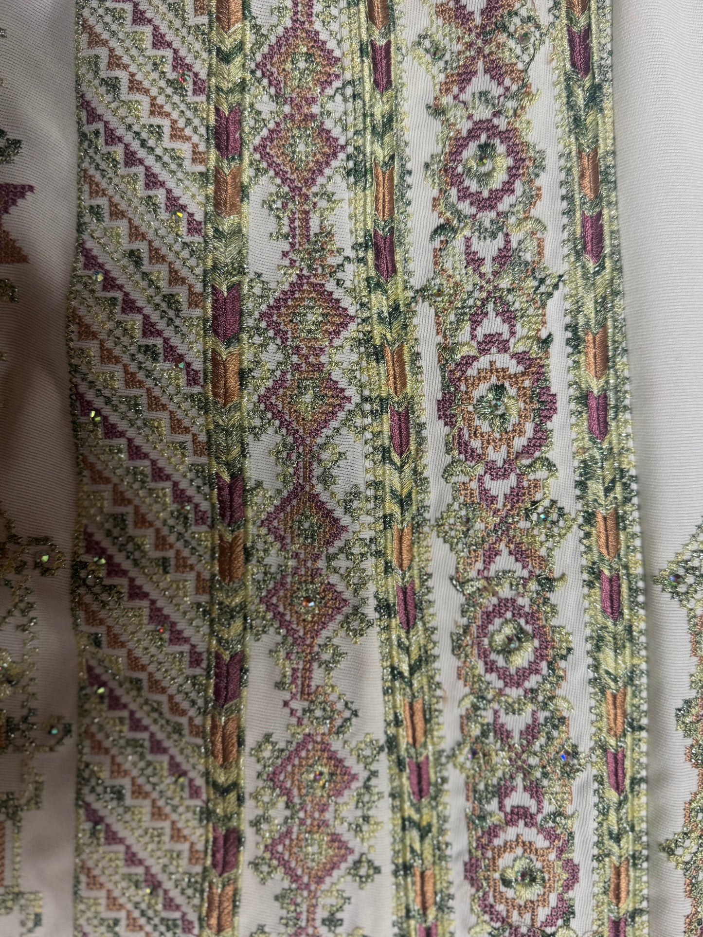 Off-white and pistachio embroidery tube thobe