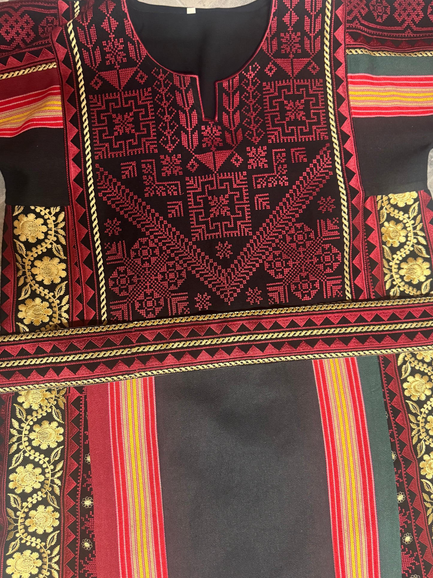 Black and Majdalwee with burgundy thobe