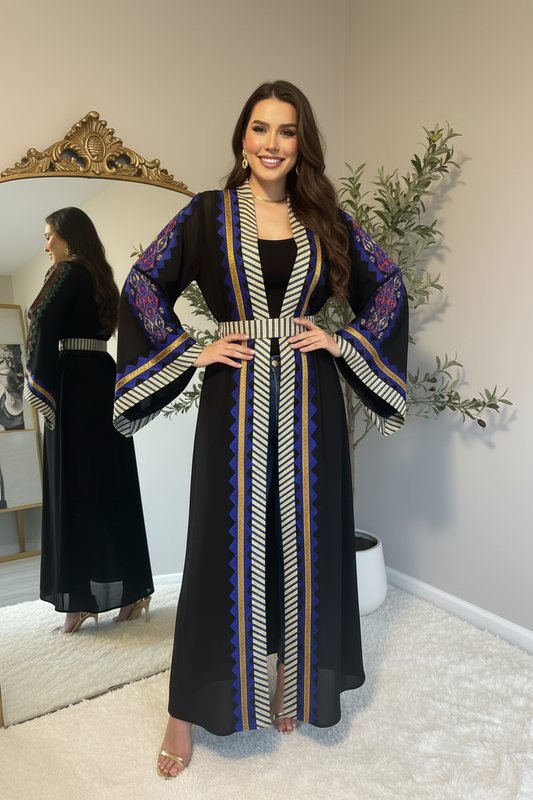 نانسي - العباءة الزرقاء مع زيك زاك أمامي