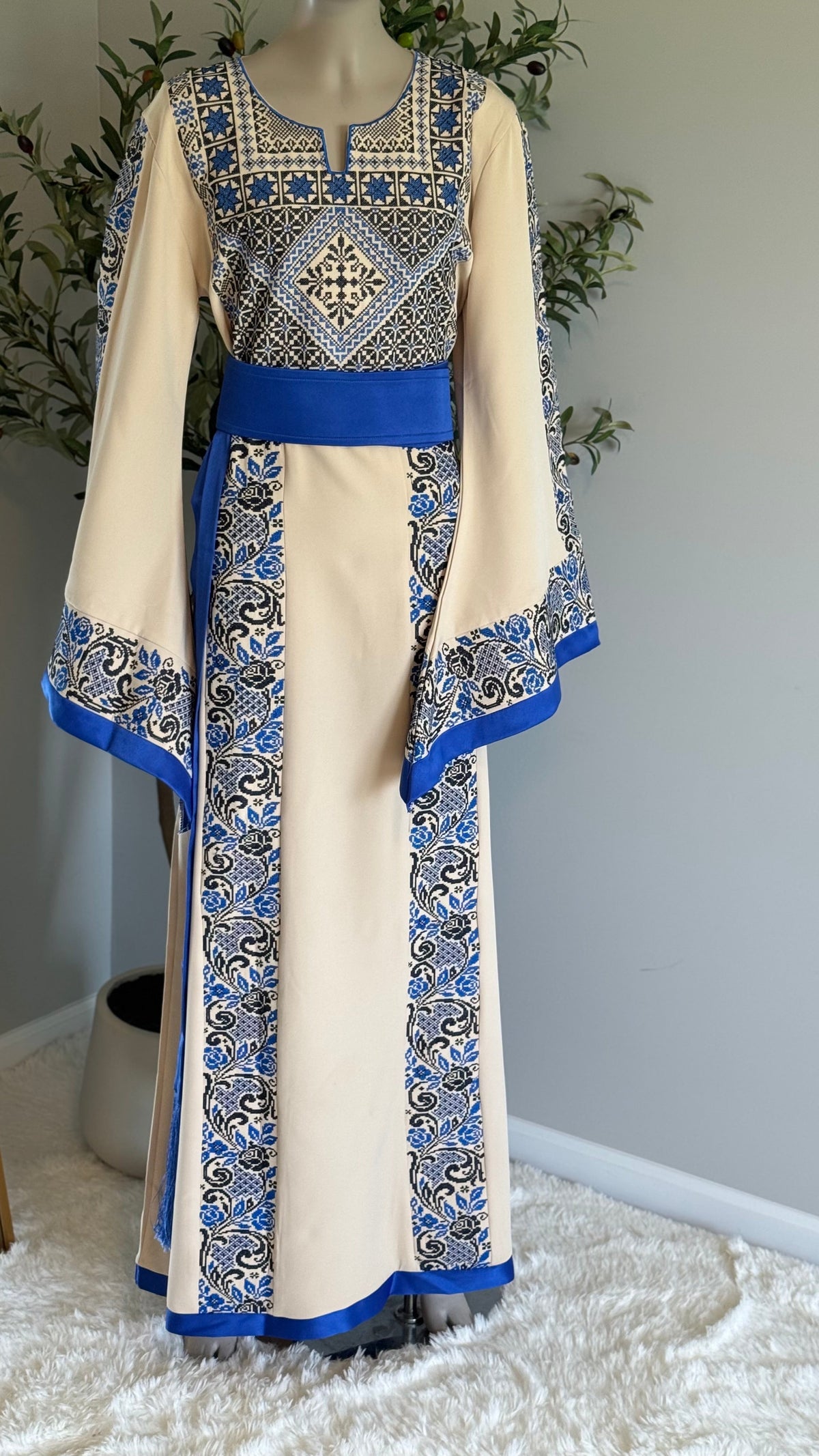 Beige and royal blue and navy thobe