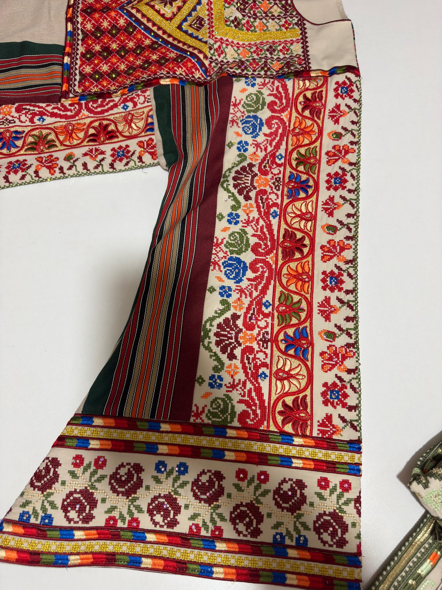 Beige Majdalwee thobe