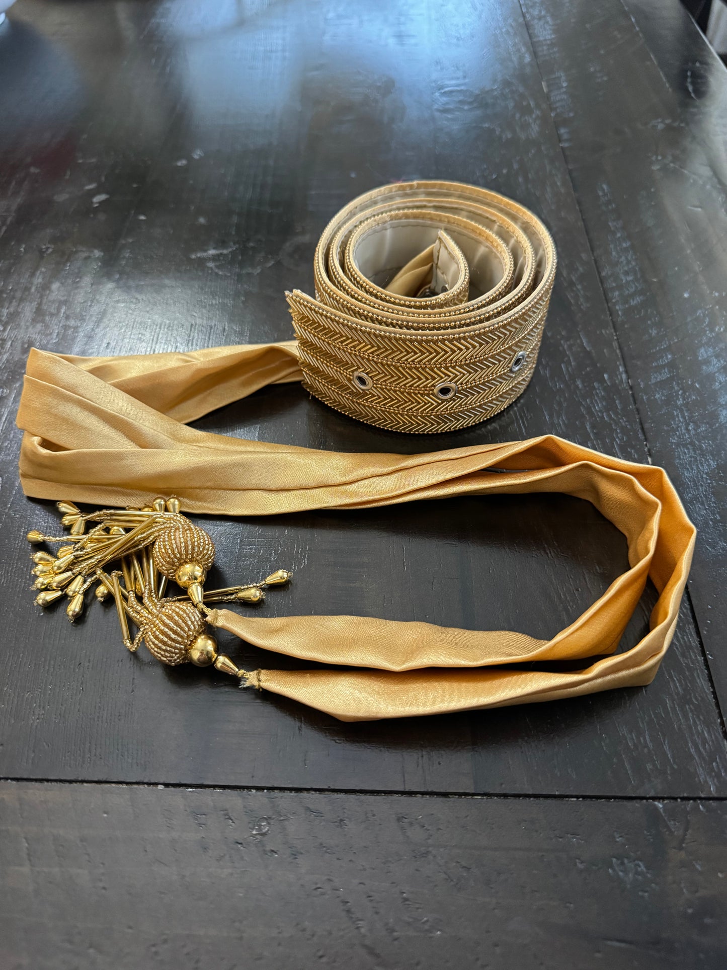 Gold Sabayel with long tie